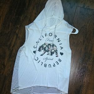 A California T-shirt with hoodie